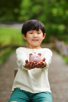 포토 JPG 주간 나무 공원 남자 어린이라이프 초등학생 어린이 의자 비즈니스 자연 아웃도어 한명 웃음 들기 사람 앉기 소년 상반신 야외 앞모습 아웃포커스 여름 금융 저축 한국인 돼지저금통 체험학습 체험 절약 숲속 숲 즐거움 용인 휴양림 소년한명만 금융의날 국내포토 자연요소 식물 1 학생 라이프스타일 계절 공공시설 감정 뷰포인트 가구 컨셉 모션 촬영기법 표정 동양인 경제 저금통 생태계 경기도 남자한명만 소년만 파일형식 법정기념일