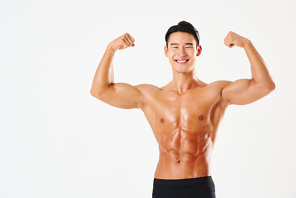 포토 JPG 스튜디오촬영 남자 포즈 다이어트 근육 실내 건강 한명 서기 미소 누끼 상반신 20대 성인 앞모습 운동 손들기 헬스 힘 주먹 한국인 웨이트트레이닝 보디빌딩 보디빌더 흰배경 트레이너 바디케어 복근 성인남자한명만 바디프로필 국내포토 1 뷰포인트 백그라운드 모션 표정 사람 동양인 청년 내부 흰색 남자한명만 성인남자만 파일형식