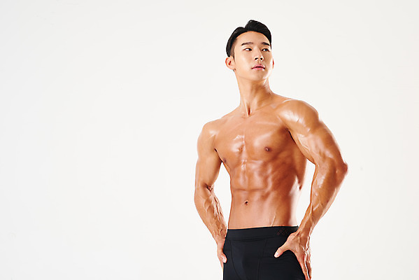 포토 JPG 스튜디오촬영 응시 남자 허리손 포즈 다이어트 근육 실내 건강 한명 서기 누끼 상반신 20대 성인 앞모습 운동 헬스 힘 한국인 웨이트트레이닝 보디빌딩 보디빌더 흰배경 트레이너 바디케어 복근 성인남자한명만 바디프로필 국내포토 1 시선 뷰포인트 백그라운드 모션 사람 동양인 청년 내부 흰색 남자한명만 성인남자만 파일형식