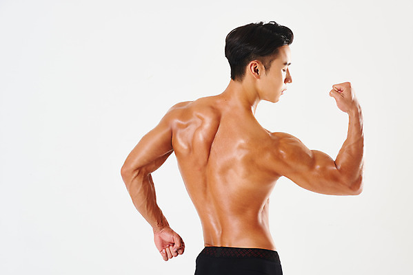 포토 JPG 스튜디오촬영 남자 포즈 다이어트 근육 실내 건강 한명 서기 누끼 상반신 20대 성인 뒷모습 운동 헬스 힘 주먹 한국인 웨이트트레이닝 보디빌딩 보디빌더 흰배경 트레이너 바디케어 복근 성인남자한명만 바디프로필 국내포토 1 뷰포인트 백그라운드 모션 사람 동양인 청년 내부 흰색 남자한명만 성인남자만 파일형식