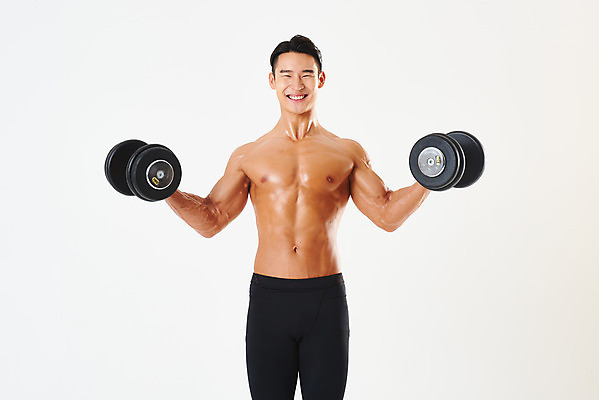 포토 JPG 스튜디오촬영 남자 다이어트 근육 실내 건강 한명 서기 미소 들기 누끼 상반신 20대 성인 앞모습 운동 헬스 힘 아령 한국인 웨이트트레이닝 보디빌딩 보디빌더 흰배경 트레이너 바디케어 복근 성인남자한명만 국내포토 1 뷰포인트 백그라운드 모션 표정 사람 동양인 청년 내부 흰색 남자한명만 성인남자만 파일형식