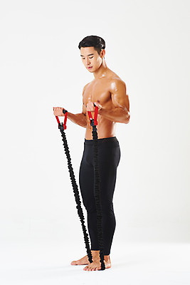 포토 JPG 스튜디오촬영 전신 남자 다이어트 근육 실내 건강 한명 서기 누끼 20대 성인 옆모습 운동 헬스 힘 한국인 당기기 웨이트트레이닝 보디빌딩 보디빌더 흰배경 트레이너 바디케어 복근 튜빙밴드 성인남자한명만 국내포토 1 뷰포인트 백그라운드 모션 사람 동양인 청년 내부 흰색 남자한명만 성인남자만 파일형식