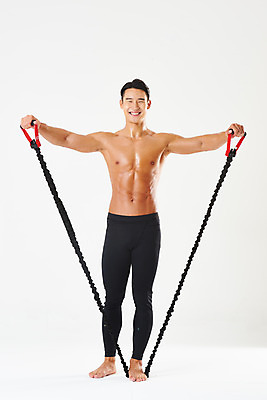 포토 JPG 스튜디오촬영 전신 남자 다이어트 근육 실내 건강 한명 서기 미소 누끼 20대 성인 앞모습 운동 헬스 힘 한국인 당기기 웨이트트레이닝 보디빌딩 보디빌더 흰배경 트레이너 바디케어 복근 튜빙밴드 성인남자한명만 국내포토 1 뷰포인트 백그라운드 모션 표정 사람 동양인 청년 내부 흰색 남자한명만 성인남자만 파일형식