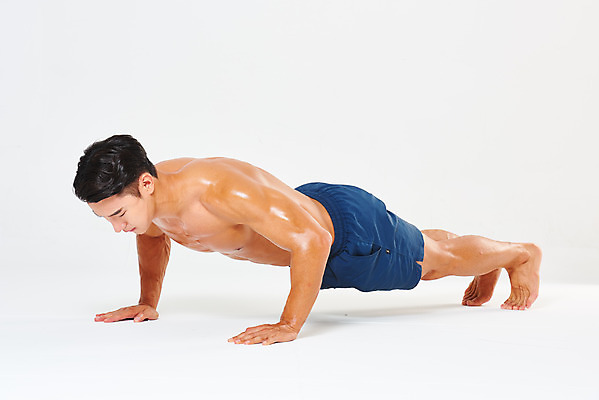 포토 JPG 스튜디오촬영 전신 남자 다이어트 근육 실내 건강 한명 누끼 20대 성인 옆모습 운동 헬스 힘 한국인 웨이트트레이닝 보디빌딩 보디빌더 팔굽혀펴기 흰배경 트레이너 바디케어 복근 성인남자한명만 맨몸운동 국내포토 1 뷰포인트 백그라운드 사람 동양인 청년 내부 흰색 남자한명만 성인남자만 파일형식