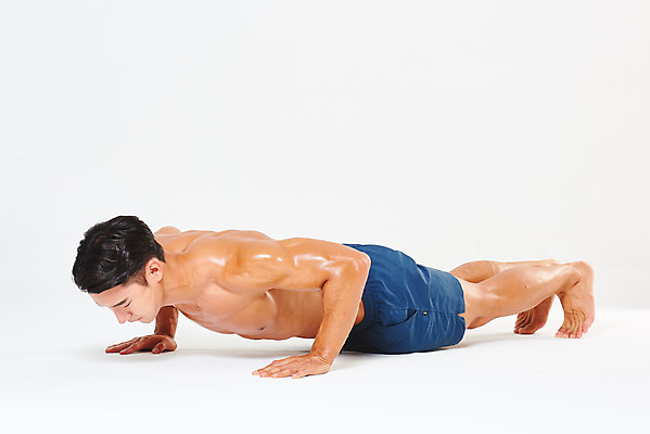 포토 JPG 스튜디오촬영 전신 남자 다이어트 근육 실내 건강 한명 누끼 20대 성인 옆모습 운동 헬스 힘 한국인 웨이트트레이닝 보디빌딩 보디빌더 팔굽혀펴기 흰배경 트레이너 바디케어 복근 성인남자한명만 맨몸운동 국내포토 1 뷰포인트 백그라운드 사람 동양인 청년 내부 흰색 남자한명만 성인남자만 파일형식