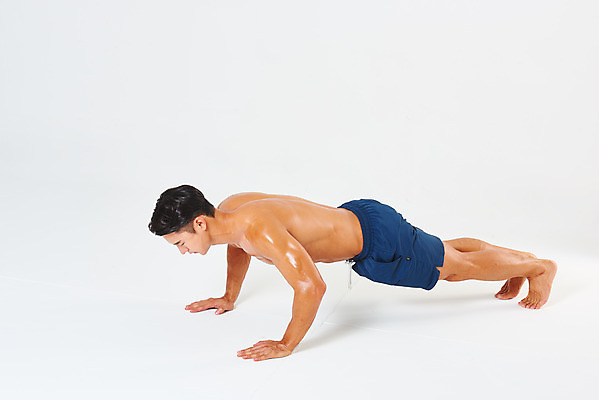 포토 JPG 스튜디오촬영 전신 남자 다이어트 근육 실내 건강 한명 누끼 20대 성인 옆모습 운동 헬스 힘 한국인 웨이트트레이닝 보디빌딩 보디빌더 팔굽혀펴기 흰배경 트레이너 바디케어 복근 성인남자한명만 맨몸운동 국내포토 1 뷰포인트 백그라운드 사람 동양인 청년 내부 흰색 남자한명만 성인남자만 파일형식