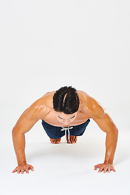 포토 JPG 스튜디오촬영 전신 남자 다이어트 근육 실내 건강 한명 누끼 20대 성인 앞모습 운동 헬스 힘 한국인 웨이트트레이닝 보디빌딩 보디빌더 팔굽혀펴기 흰배경 트레이너 바디케어 복근 성인남자한명만 맨몸운동 국내포토 1 뷰포인트 백그라운드 사람 동양인 청년 내부 흰색 남자한명만 성인남자만 파일형식