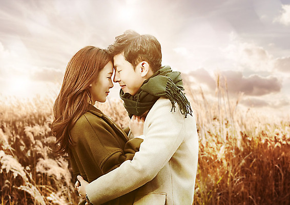 PSD 편집이미지 커플 여자 남자 커플라이프 데이트 하늘 따뜻함 갈대 사랑 사람 상반신 20대 성인 두명 옆모습 30대 가을풍경 주황색 다정 한국인 가을 갈대밭 가을여행 이마맞대기 성인만 이미지편집 식물 라이프스타일 계절 감정 뷰포인트 컬러 여행 컨셉 관계 동양인 풍경 청년 장년 얼굴맞대기 파일형식 가을_계절 갈대_식물