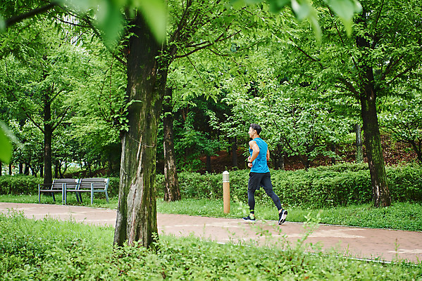 포토 JPG 주간 전신 나무 공원 남자 스포츠 다이어트 근육 건강 한명 20대 성인 야외 옆모습 달리기 조깅 운동 건강관리 한국인 러닝 바디케어 성인남자한명만 국내포토 자연요소 식물 1 공공시설 뷰포인트 모션 관리 사람 동양인 청년 남자한명만 성인남자만 파일형식