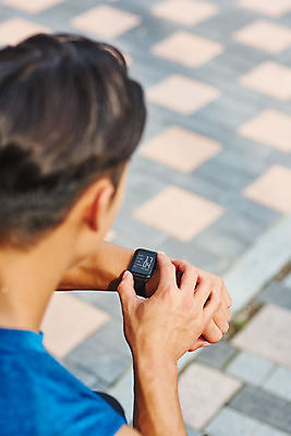 포토 JPG 주간 공원 남자 스포츠 다이어트 근육 건강 한명 상반신 20대 성인 야외 뒷모습 조깅 운동 건강관리 한국인 러닝 바디케어 스마트워치 성인남자한명만 국내포토 자연요소 1 공공시설 뷰포인트 관리 사람 동양인 청년 스마트기기 웨어러블 남자한명만 성인남자만 파일형식