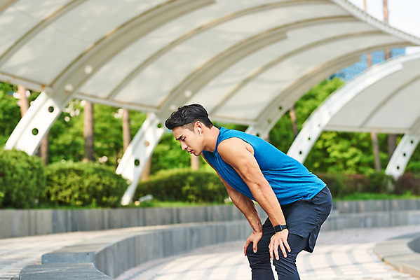 포토 JPG 주간 공원 남자 스포츠 다이어트 근육 휴식 건강 한명 상반신 20대 성인 야외 옆모습 조깅 운동 건강관리 한국인 러닝 바디케어 스마트워치 성인남자한명만 국내포토 자연요소 1 공공시설 뷰포인트 컨셉 관리 사람 동양인 청년 스마트기기 웨어러블 남자한명만 성인남자만 파일형식