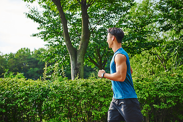 포토 JPG 주간 나무 공원 남자 스포츠 다이어트 근육 건강 한명 상반신 20대 성인 야외 옆모습 달리기 조깅 운동 건강관리 한국인 러닝 바디케어 성인남자한명만 국내포토 자연요소 식물 1 공공시설 뷰포인트 모션 관리 사람 동양인 청년 남자한명만 성인남자만 파일형식