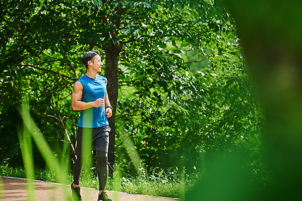포토 JPG 주간 전신 나무 응시 공원 남자 스포츠 다이어트 근육 건강 한명 20대 성인 야외 옆모습 아웃포커스 달리기 조깅 운동 건강관리 한국인 러닝 바디케어 성인남자한명만 국내포토 자연요소 식물 1 시선 공공시설 뷰포인트 모션 촬영기법 관리 사람 동양인 청년 남자한명만 성인남자만 파일형식