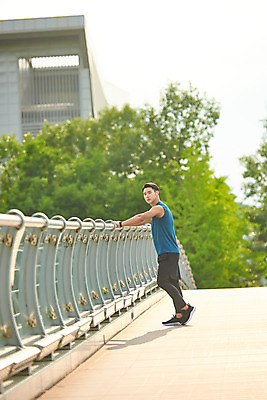 포토 JPG 주간 전신 나무 공원 남자 스포츠 다이어트 근육 휴식 건강 한명 20대 성인 야외 옆모습 조깅 운동 건강관리 한국인 러닝 바디케어 성인남자한명만 국내포토 자연요소 식물 1 공공시설 뷰포인트 컨셉 관리 사람 동양인 청년 남자한명만 성인남자만 파일형식