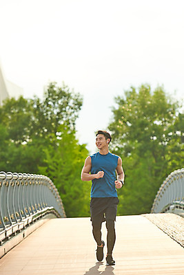 포토 JPG 주간 전신 나무 공원 남자 스포츠 다이어트 근육 건강 한명 미소 20대 성인 야외 앞모습 달리기 조깅 운동 건강관리 한국인 러닝 바디케어 성인남자한명만 국내포토 자연요소 식물 1 공공시설 뷰포인트 모션 표정 관리 사람 동양인 청년 남자한명만 성인남자만 파일형식