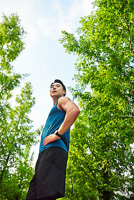 포토 JPG 주간 나무 응시 공원 남자 스포츠 로우앵글 허리손 다이어트 근육 건강 한명 상반신 20대 성인 야외 옆모습 조깅 운동 건강관리 한국인 러닝 바디케어 성인남자한명만 국내포토 자연요소 식물 1 시선 공공시설 뷰포인트 포즈 관리 사람 동양인 청년 남자한명만 성인남자만 파일형식