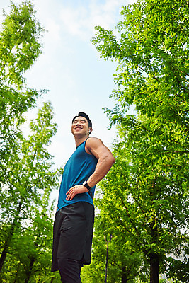 포토 JPG 주간 나무 응시 공원 남자 스포츠 로우앵글 허리손 다이어트 근육 건강 한명 미소 상반신 20대 성인 야외 옆모습 조깅 운동 건강관리 한국인 러닝 바디케어 성인남자한명만 국내포토 자연요소 식물 1 시선 공공시설 뷰포인트 포즈 표정 관리 사람 동양인 청년 남자한명만 성인남자만 파일형식