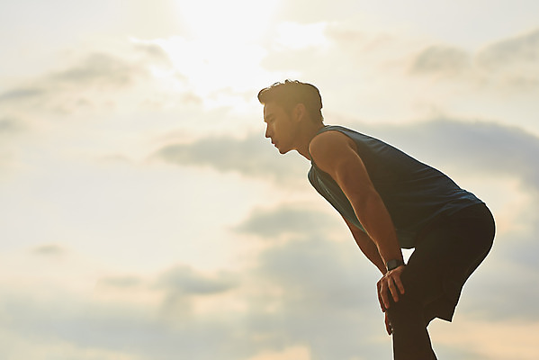 포토 JPG 주간 구름 공원 남자 스포츠 다이어트 하늘 근육 휴식 건강 한명 상반신 20대 성인 야외 옆모습 조깅 운동 건강관리 한국인 러닝 바디케어 성인남자한명만 국내포토 자연요소 1 공공시설 뷰포인트 컨셉 관리 사람 동양인 청년 남자한명만 성인남자만 파일형식