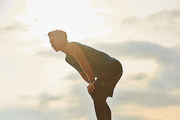 포토 JPG 주간 구름 공원 남자 스포츠 다이어트 하늘 근육 휴식 건강 한명 상반신 20대 성인 야외 옆모습 조깅 운동 건강관리 한국인 러닝 바디케어 성인남자한명만 국내포토 자연요소 1 공공시설 뷰포인트 컨셉 관리 사람 동양인 청년 남자한명만 성인남자만 파일형식