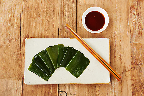 포토 JPG 스튜디오촬영 그릇 식재료 젓가락 반찬 실내 누끼 사람없음 하이앵글 해조류 해초 오브젝트 다시마 초고추장 플랫레이 나무배경 국내포토 식기 음식 뷰포인트 백그라운드 수저 내부 양념 해양식물 플랫 파일형식