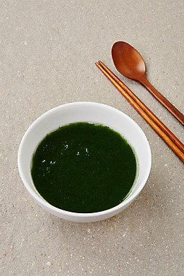 포토 JPG 스튜디오촬영 식재료 젓가락 실내 누끼 사람없음 숟가락 해조류 해초 오브젝트 매생이 매생이국 국내포토 수저 내부 해양식물 국 파일형식