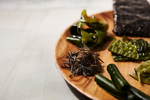 포토 JPG 스튜디오촬영 그릇 식재료 실내 누끼 근접촬영 사람없음 해조류 해초 김 오브젝트 미역 곰피 다시마 매생이 톳 파래 미역줄기 국내포토 식기 뷰포인트 내부 해양식물 파일형식