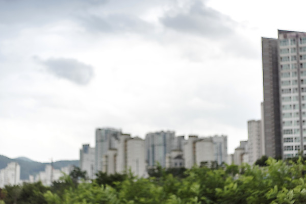 포토 JPG 주간 나무 백그라운드 하늘 아파트 풍경 사람없음 야외 아웃포커스 도시풍경 판교 편집소스 국내포토 자연요소 식물 주택 촬영기법 도시 분당 파일형식