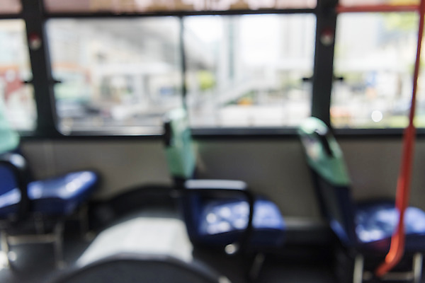 포토 JPG 주간 백그라운드 창문 버스 풍경 사람없음 야외 아웃포커스 편집소스 국내포토 자연요소 육상교통 대중교통 촬영기법 파일형식