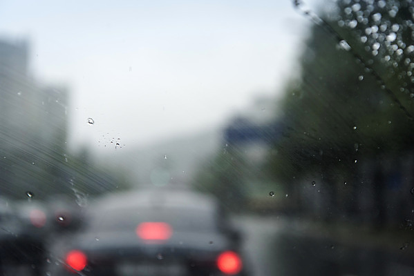 포토 JPG 주간 도로 백그라운드 자동차 거리 버스 풍경 빌딩 사람없음 야외 건물 아웃포커스 도시 비 판교 편집소스 국내포토 자연요소 건축물 길 육상교통 교통시설 날씨 대중교통 촬영기법 분당 파일형식