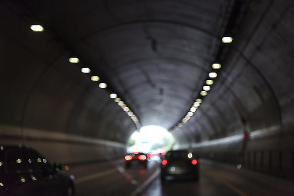 포토 JPG 주간 백그라운드 자동차 풍경 사람없음 야외 아웃포커스 터널 판교 편집소스 국내포토 자연요소 길 육상교통 촬영기법 분당 파일형식