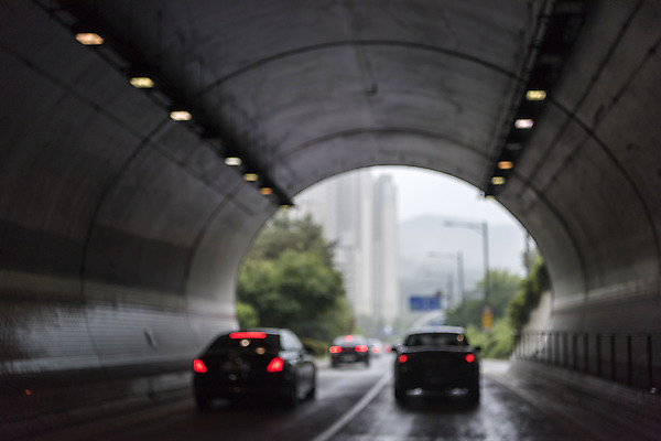 포토 JPG 주간 백그라운드 자동차 풍경 사람없음 야외 아웃포커스 여러개 터널 판교 편집소스 국내포토 자연요소 길 육상교통 다수 촬영기법 분당 파일형식