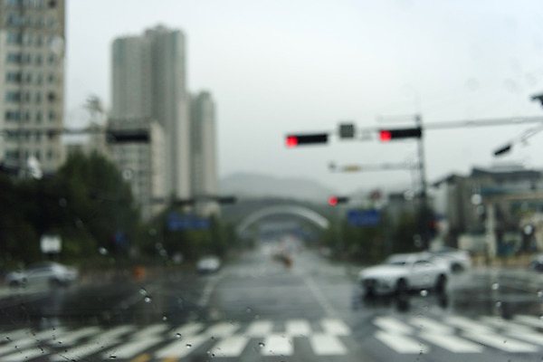 포토 JPG 주간 도로 백그라운드 자동차 아파트 풍경 빌딩 사람없음 야외 아웃포커스 여러개 횡단보도 신호등 판교 편집소스 국내포토 자연요소 길 육상교통 다수 교통시설 주택 촬영기법 건물 보행로 분당 파일형식 건축물 교통수단 교통 시설 경기도 건축 한국 아시아 나라