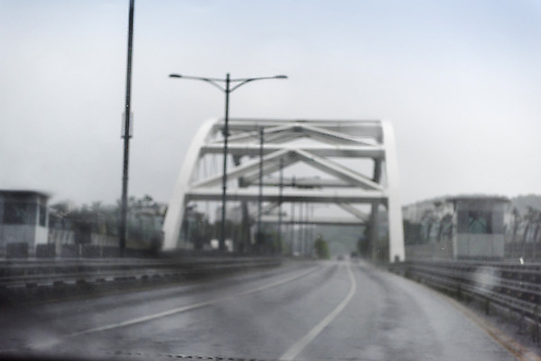 포토 JPG 주간 백그라운드 풍경 사람없음 야외 아웃포커스 여러개 도시 비 가교 편집소스 국내포토 자연요소 건축물 다수 날씨 촬영기법 파일형식