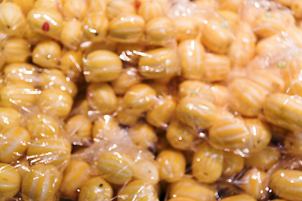 포토 JPG 백그라운드 실내 풍경 사람없음 아웃포커스 여러개 참외 마트 제철 편집소스 제철과일 국내포토 다수 과일 촬영기법 내부 상점 파일형식