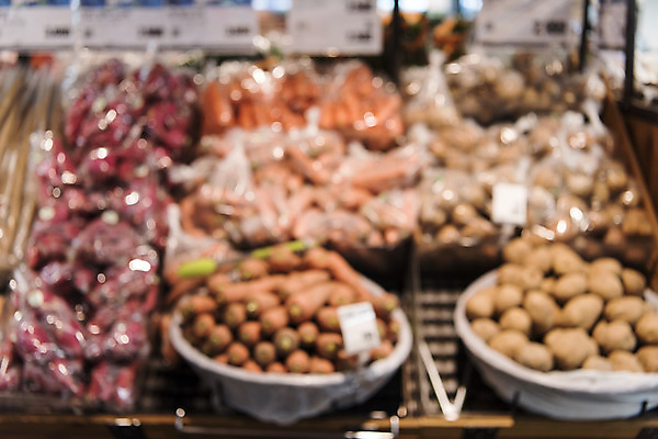 포토 JPG 백그라운드 감자 실내 풍경 사람없음 아웃포커스 여러개 당근 고구마 마트 편집소스 국내포토 다수 채소 뿌리채소 촬영기법 내부 상점 파일형식