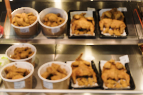 포토 JPG 백그라운드 실내 풍경 사람없음 아웃포커스 통닭 치킨 여러개 마트 편집소스 국내포토 다수 촬영기법 내부 상점 닭고기요리 파일형식