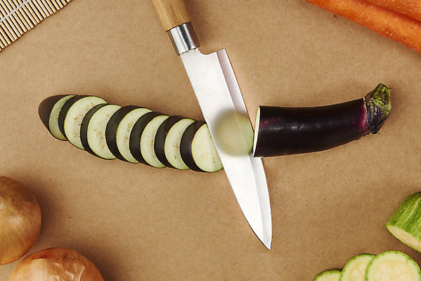 포토 JPG 스튜디오촬영 채소 식재료 가지 단면 실내 누끼 사람없음 여름 하이앵글 신선 유기농 부드러움 식칼 편식 플랫레이 갈색배경 국내포토 웰빙 계절 뷰포인트 백그라운드 주방용품 내부 갈색 감각 플랫 식생활 파일형식