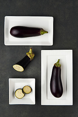 포토 JPG 스튜디오촬영 접시 채소 검은배경 가지 단면 실내 누끼 사람없음 여름 하이앵글 여러개 신선 유기농 부드러움 편식 플랫레이 국내포토 식기 웰빙 계절 뷰포인트 다수 백그라운드 내부 검은색 감각 플랫 식생활 파일형식