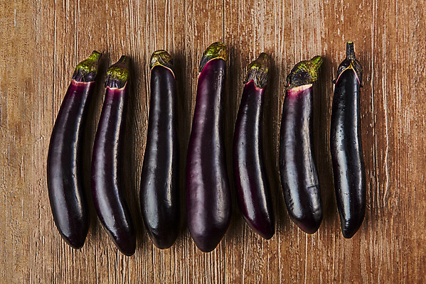 포토 JPG 스튜디오촬영 채소 가지 실내 누끼 사람없음 여름 하이앵글 여러개 신선 유기농 일렬 부드러움 편식 플랫레이 갈색배경 나무배경 국내포토 웰빙 계절 뷰포인트 다수 백그라운드 내부 갈색 감각 플랫 식생활 파일형식