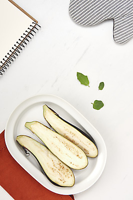 포토 JPG 스튜디오촬영 접시 잎 채소 가지 단면 실내 누끼 사람없음 여름 하이앵글 신선 흰배경 유기농 부드러움 스프링노트 주방장갑 편식 플랫레이 국내포토 식물 식기 웰빙 계절 뷰포인트 장갑 백그라운드 내부 공책 흰색 감각 플랫 식생활 파일형식