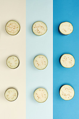 포토 JPG 스튜디오촬영 패턴 채소 가지 단면 실내 누끼 사람없음 여름 하이앵글 여러개 신선 유기농 파란배경 부드러움 편식 플랫레이 국내포토 웰빙 계절 뷰포인트 다수 백그라운드 무늬 내부 파란색 감각 플랫 식생활 파일형식