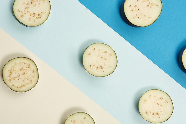 포토 JPG 스튜디오촬영 패턴 채소 가지 단면 실내 누끼 사람없음 여름 하이앵글 여러개 신선 유기농 파란배경 부드러움 편식 플랫레이 국내포토 웰빙 계절 뷰포인트 다수 백그라운드 무늬 내부 파란색 감각 플랫 식생활 파일형식