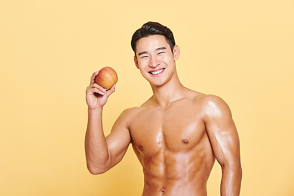 포토 JPG 스튜디오촬영 남자 다이어트 근육 실내 건강 한명 서기 미소 들기 누끼 상반신 20대 성인 앞모습 헬스 한국인 사과 보디빌딩 보디빌더 트레이너 노란배경 바디케어 복근 성인남자한명만 식단관리 바디프로필 국내포토 1 뷰포인트 백그라운드 과일 모션 표정 사람 동양인 청년 내부 운동 노란색 남자한명만 성인남자만 파일형식