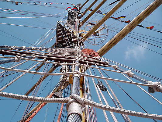 포토 JPG 해외이미지 남자 선 밧줄 바다 여행 사다리 항해 사람없음 블록 수확 깃발 그물 큼 크루즈 활 복고 함선 포인트 기어 돛대 도르래 옛날 혼란 소멸 해외포토 줄 컨셉 농업 배_교통 사람 금융 도구 크기 파일형식 이미지허브