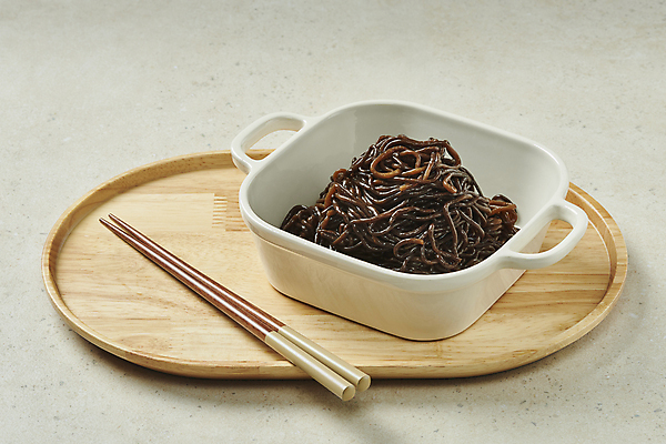 포토 JPG 스튜디오촬영 그릇 다이어트 식재료 젓가락 회색배경 실내 사람없음 담기 채식 건강식 나무쟁반 저칼로리 베지푸드 비건 해초곤약면 비건음식 국내포토 식기 음식 백그라운드 모션 쟁반 수저 건강 내부 목재 회색 채식주의자 파일형식 곤약면