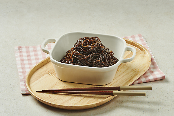 포토 JPG 스튜디오촬영 그릇 다이어트 식재료 젓가락 회색배경 실내 사람없음 식탁보 담기 채식 건강식 나무쟁반 저칼로리 베지푸드 비건 해초곤약면 비건음식 국내포토 식기 음식 백그라운드 모션 쟁반 수저 건강 내부 목재 회색 채식주의자 파일형식 곤약면