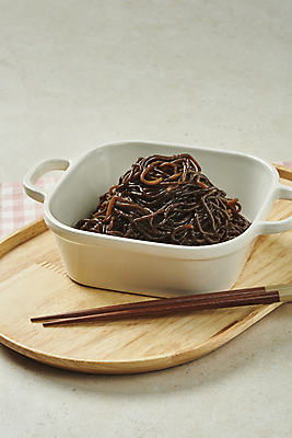 포토 JPG 스튜디오촬영 그릇 다이어트 식재료 젓가락 회색배경 실내 사람없음 담기 채식 건강식 나무쟁반 저칼로리 베지푸드 비건 해초곤약면 비건음식 국내포토 식기 음식 백그라운드 모션 쟁반 수저 건강 내부 목재 회색 채식주의자 파일형식 곤약면