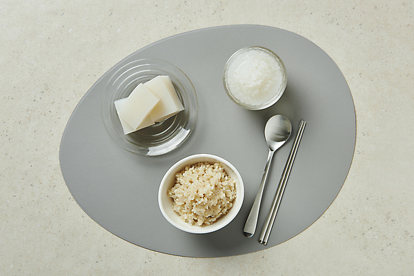 포토 JPG 스튜디오촬영 그릇 다이어트 식재료 젓가락 회색배경 실내 사람없음 하이앵글 숟가락 채식 유리그릇 건강식 곤약 저칼로리 테이블매트 현미밥 베지푸드 비건 비건음식 국내포토 식기 음식 뷰포인트 백그라운드 유리 밥 수저 건강 내부 회색 식탁보 채식주의자 파일형식