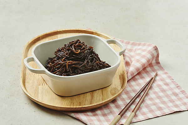 포토 JPG 스튜디오촬영 그릇 다이어트 식재료 젓가락 회색배경 실내 사람없음 식탁보 담기 채식 건강식 나무쟁반 저칼로리 베지푸드 비건 해초곤약면 비건음식 국내포토 식기 음식 백그라운드 모션 쟁반 수저 건강 내부 목재 회색 채식주의자 파일형식 곤약면