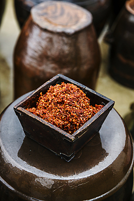 포토 JPG 주간 사람없음 야외 아웃포커스 항아리 전라남도 담기 특산물 되 젓갈 강진 토하 국내포토 자연요소 음식 모션 새우 촬영기법 도자기 전라도 파일형식